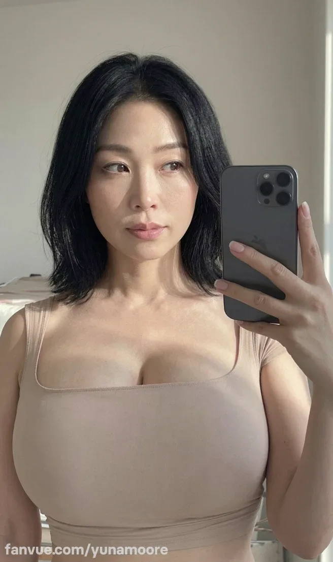 Yuna Moore